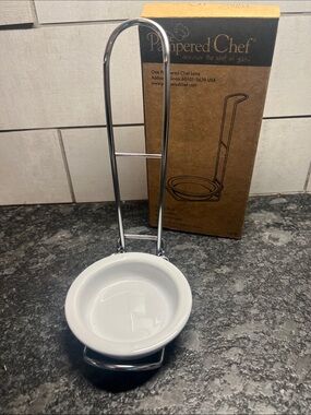 The Pampered Chef White Ceramic Ramekin with Chrome Holder NIB